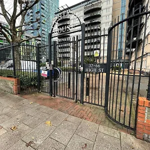  Apartment Cozy In Stratford Next To Abba United Kingdom
